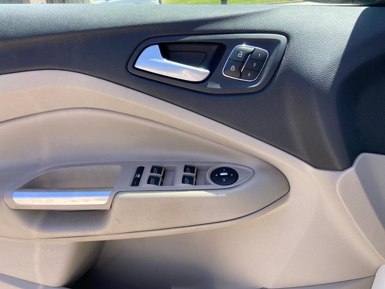 Ford Escape Titanium 4WD 2014
