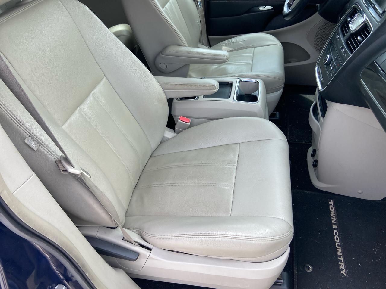 Chrysler Town & Country Touring 2013
