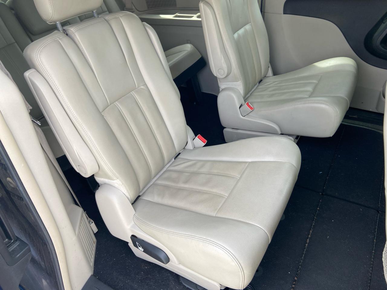 Chrysler Town & Country Touring 2013