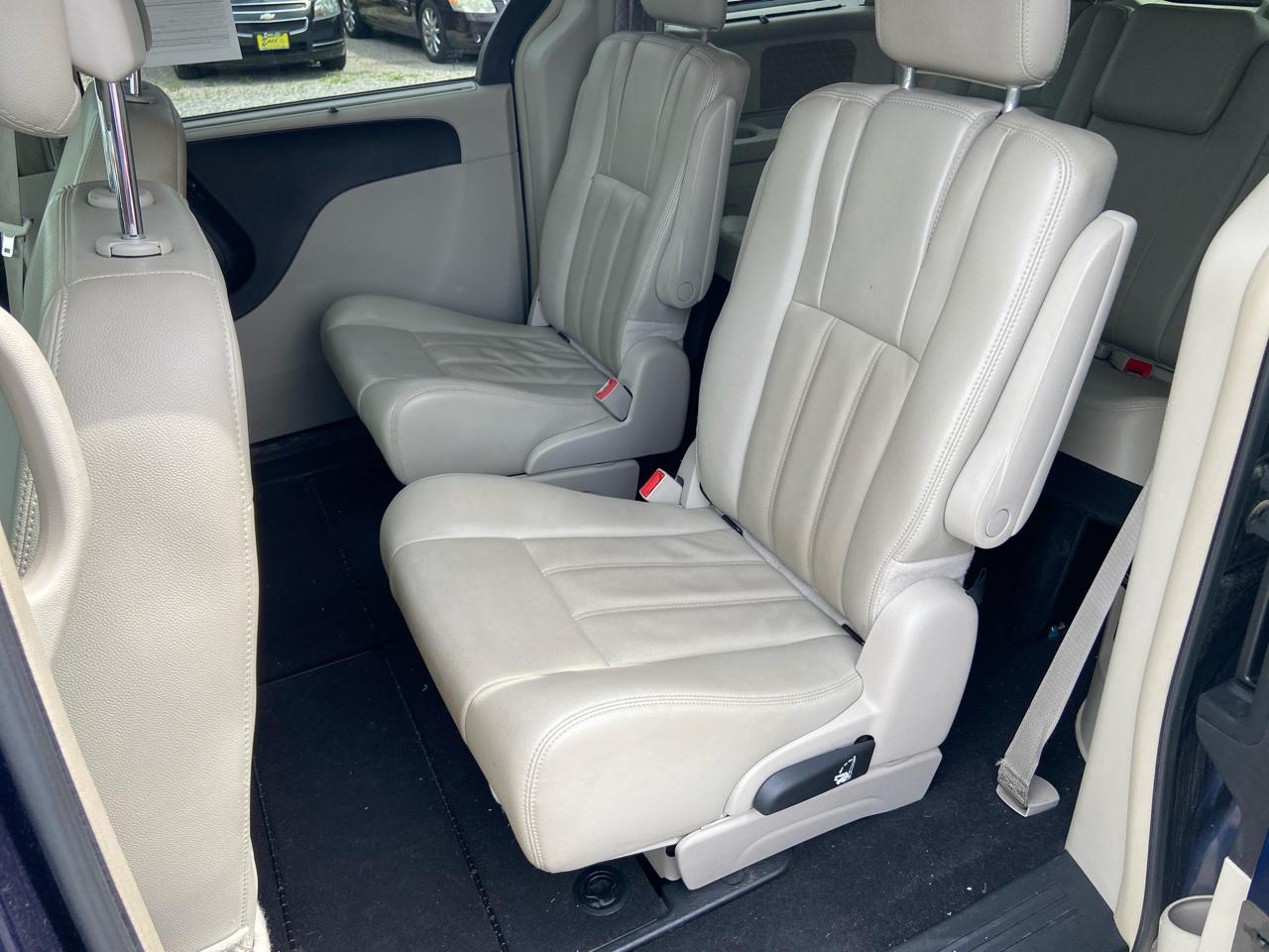 Chrysler Town & Country Touring 2013