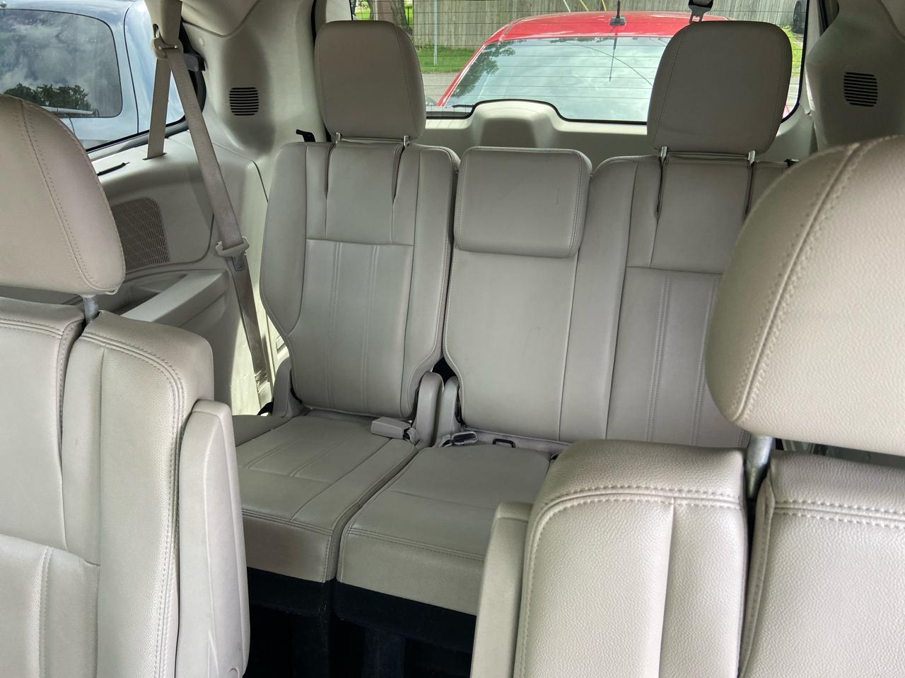 Chrysler Town & Country Touring 2013