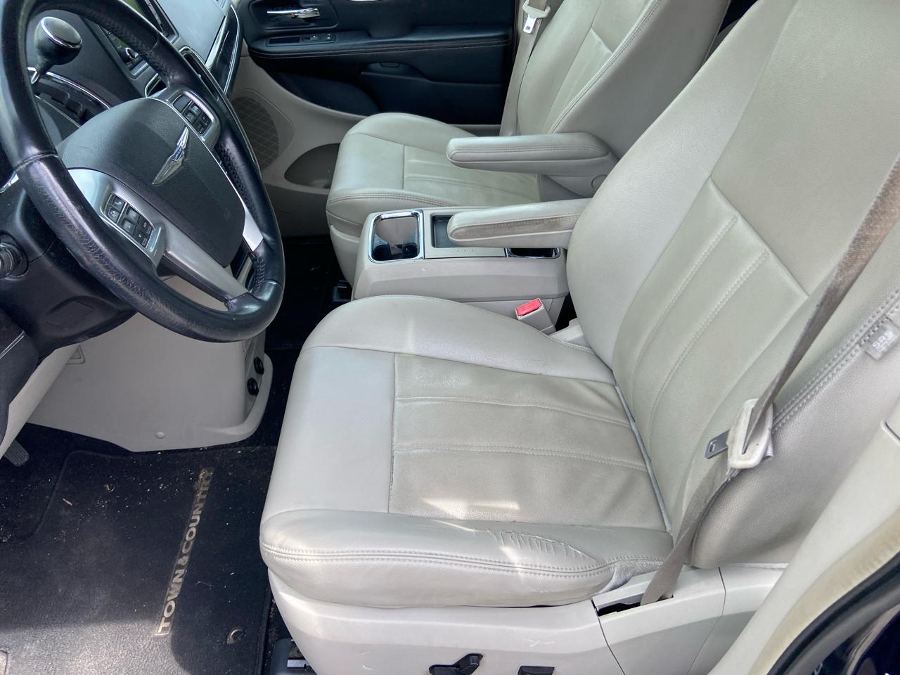 Chrysler Town & Country Touring 2013