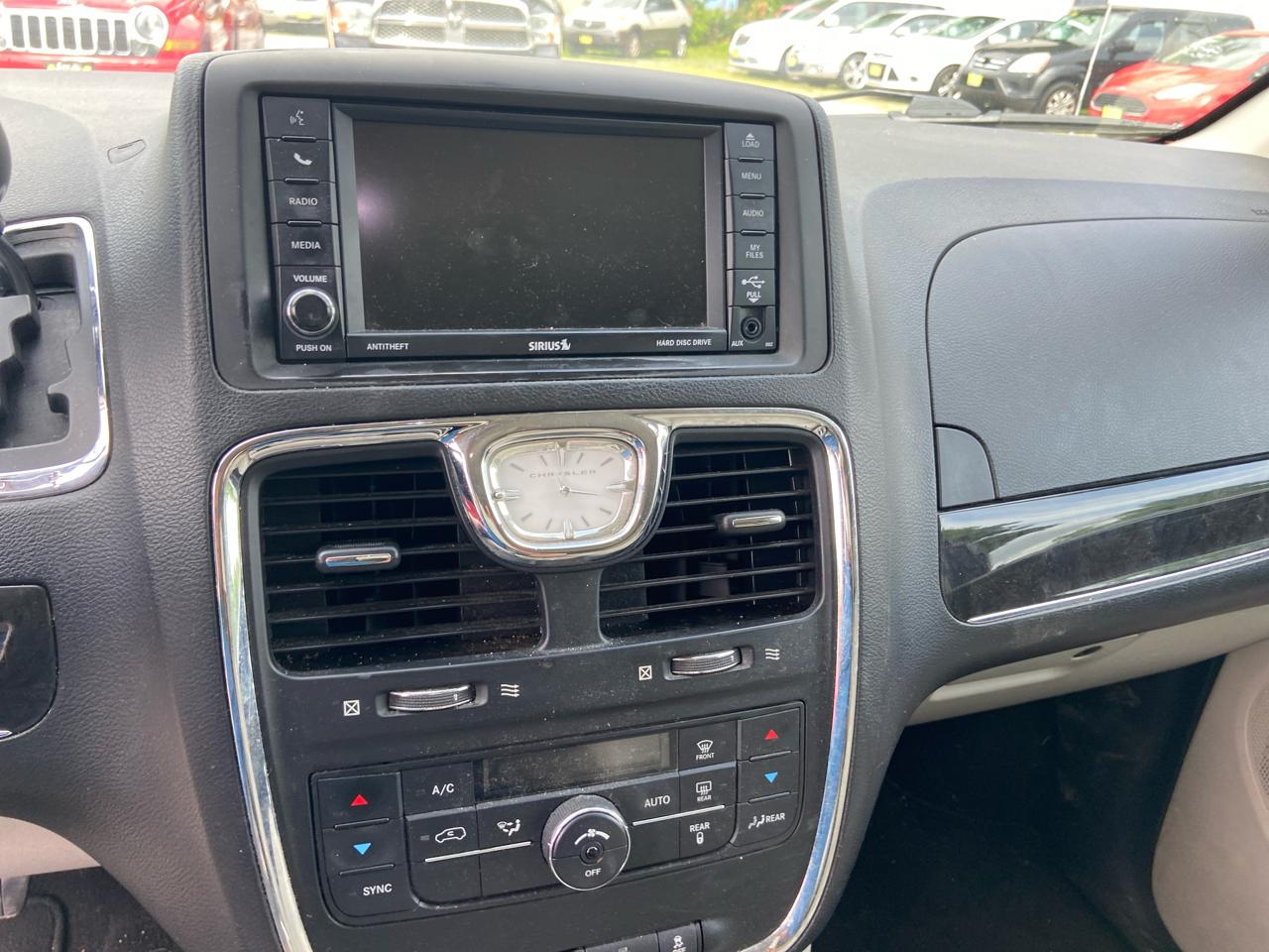 Chrysler Town & Country Touring 2013