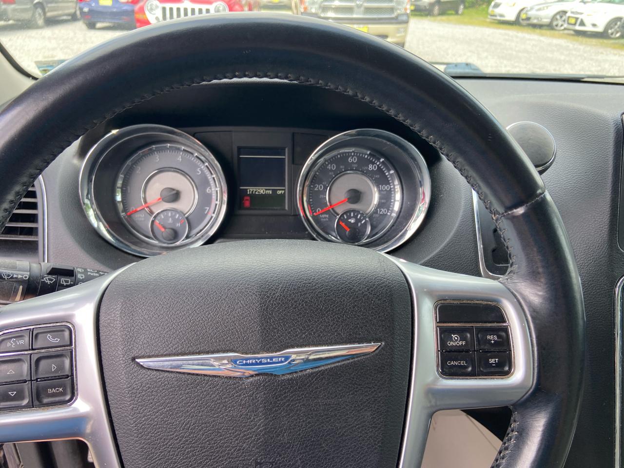 Chrysler Town & Country Touring 2013