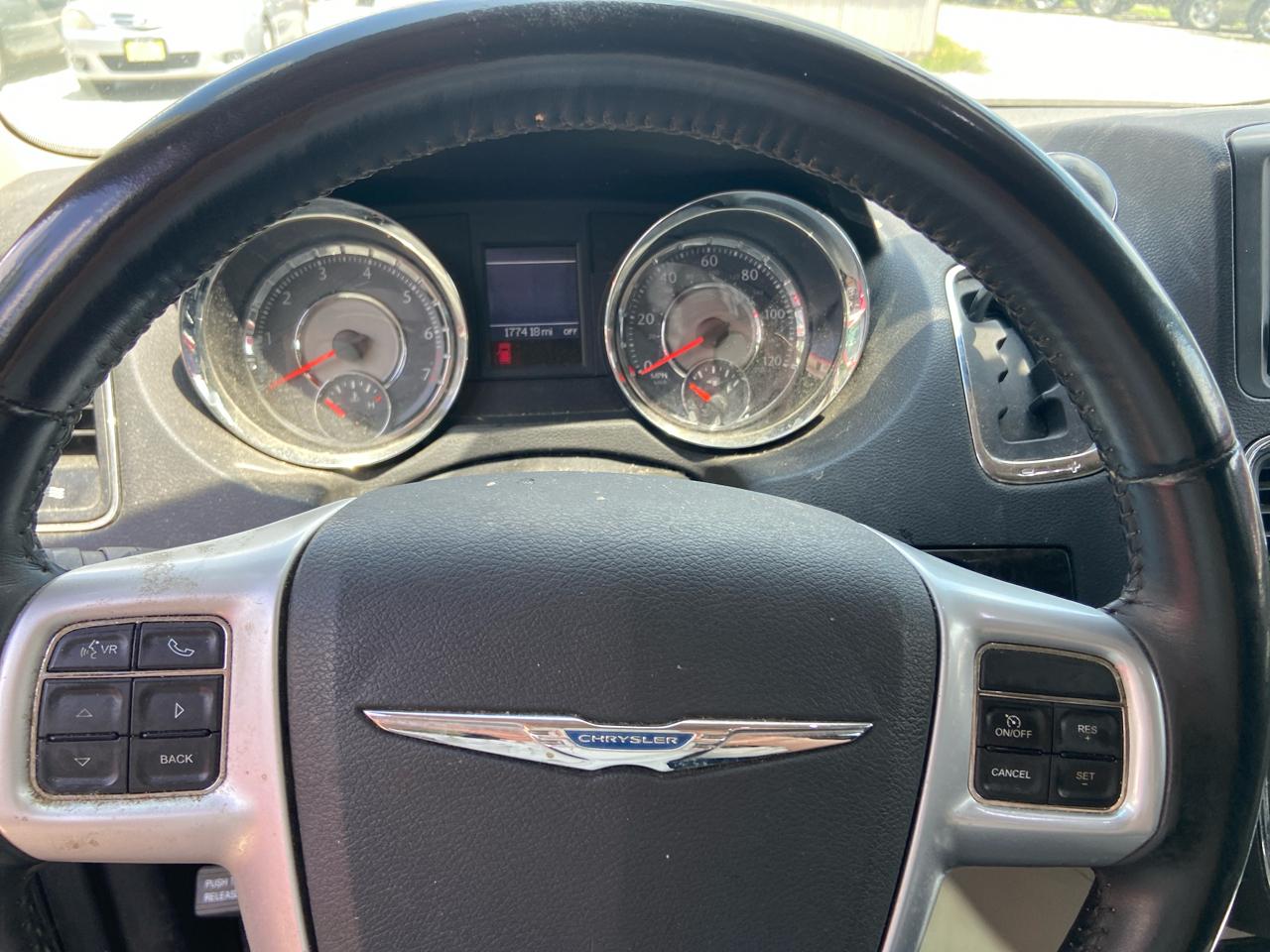 Chrysler Town & Country Touring 2014