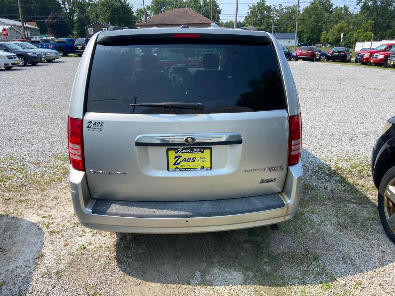 Chrysler Town & Country Touring 2010