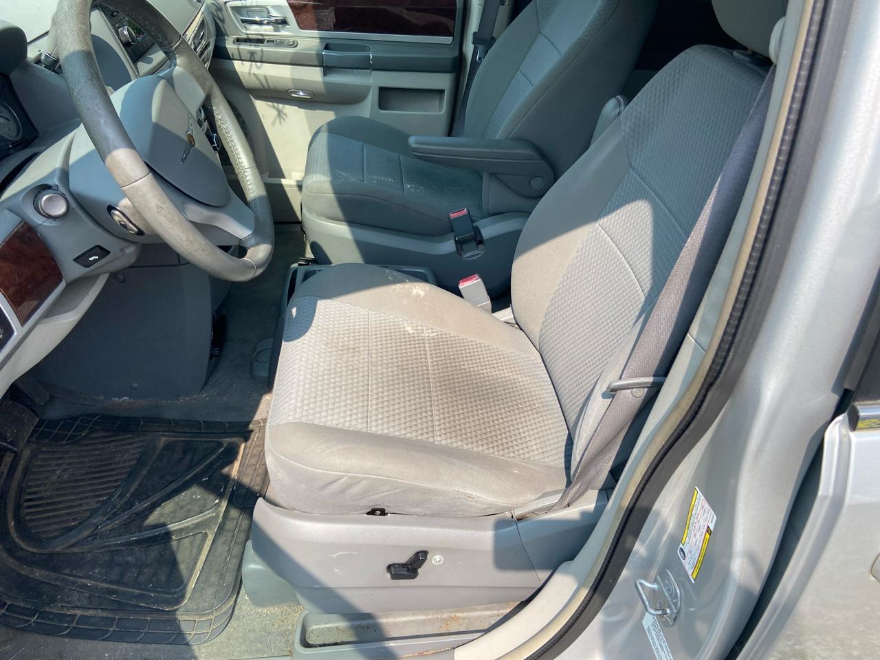 Chrysler Town & Country Touring 2010