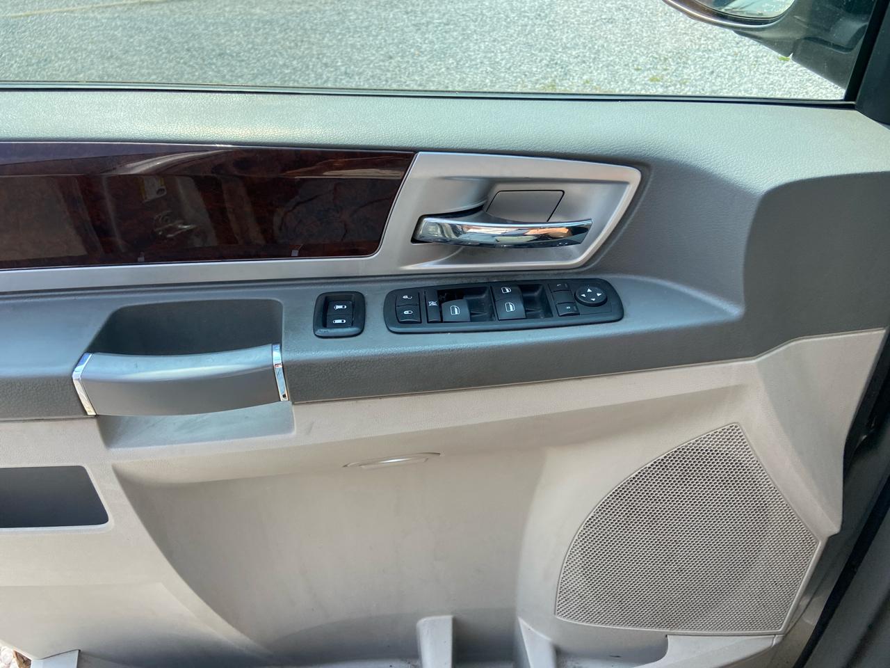 Chrysler Town & Country Touring 2010