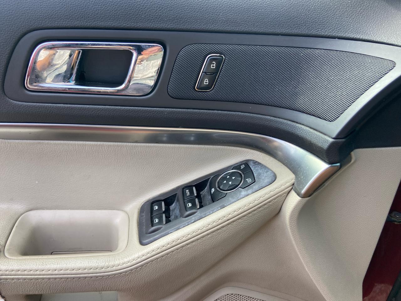 Ford Explorer Base 4WD 2011