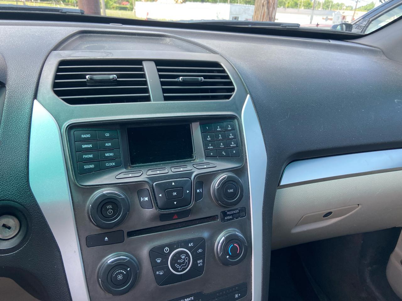 Ford Explorer Base 4WD 2011