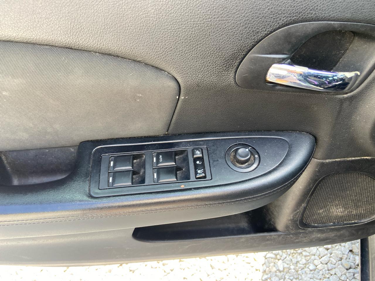 Chrysler 200 Touring 2012