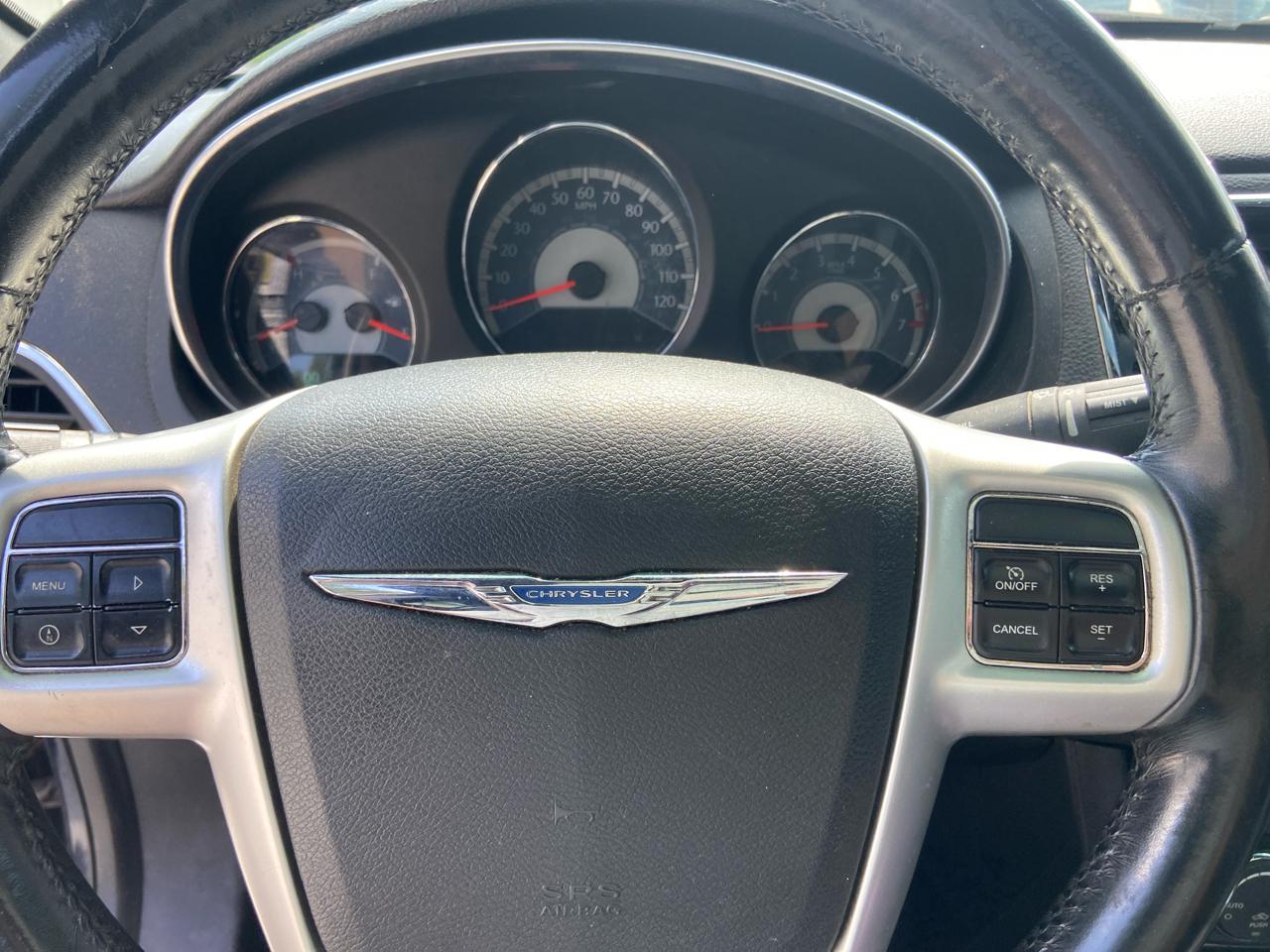 Chrysler 200 Touring 2012