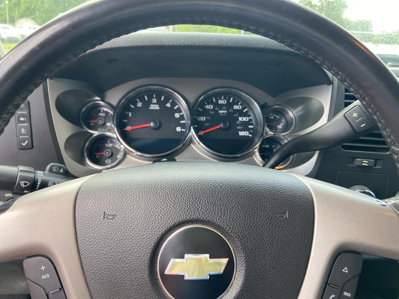 Chevrolet Silverado 1500 LT Crew Cab 4WD 2011