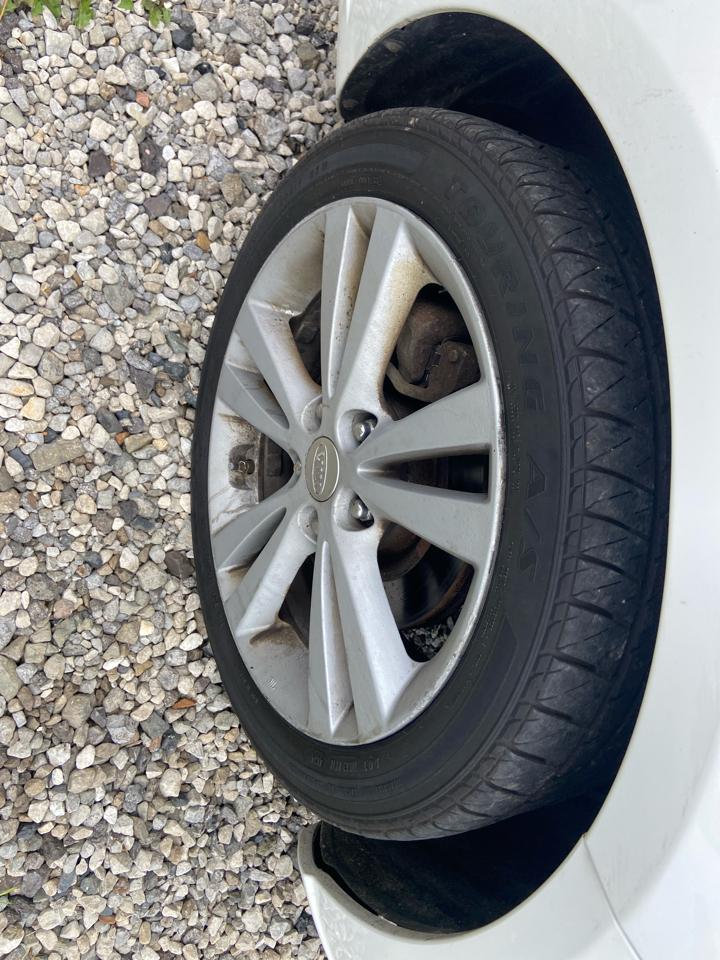 Kia Forte 5-Door SX 2011