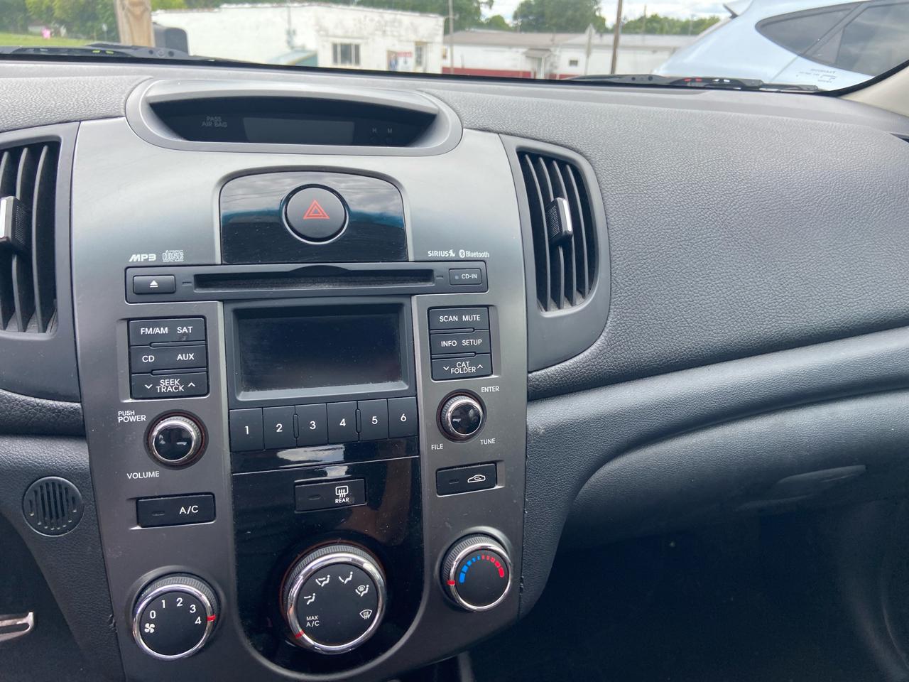 Kia Forte 5-Door SX 2011