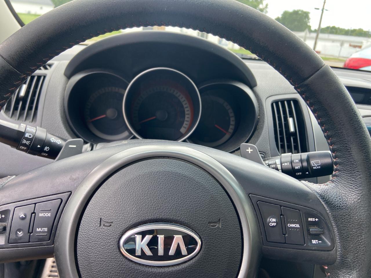 Kia Forte 5-Door SX 2011