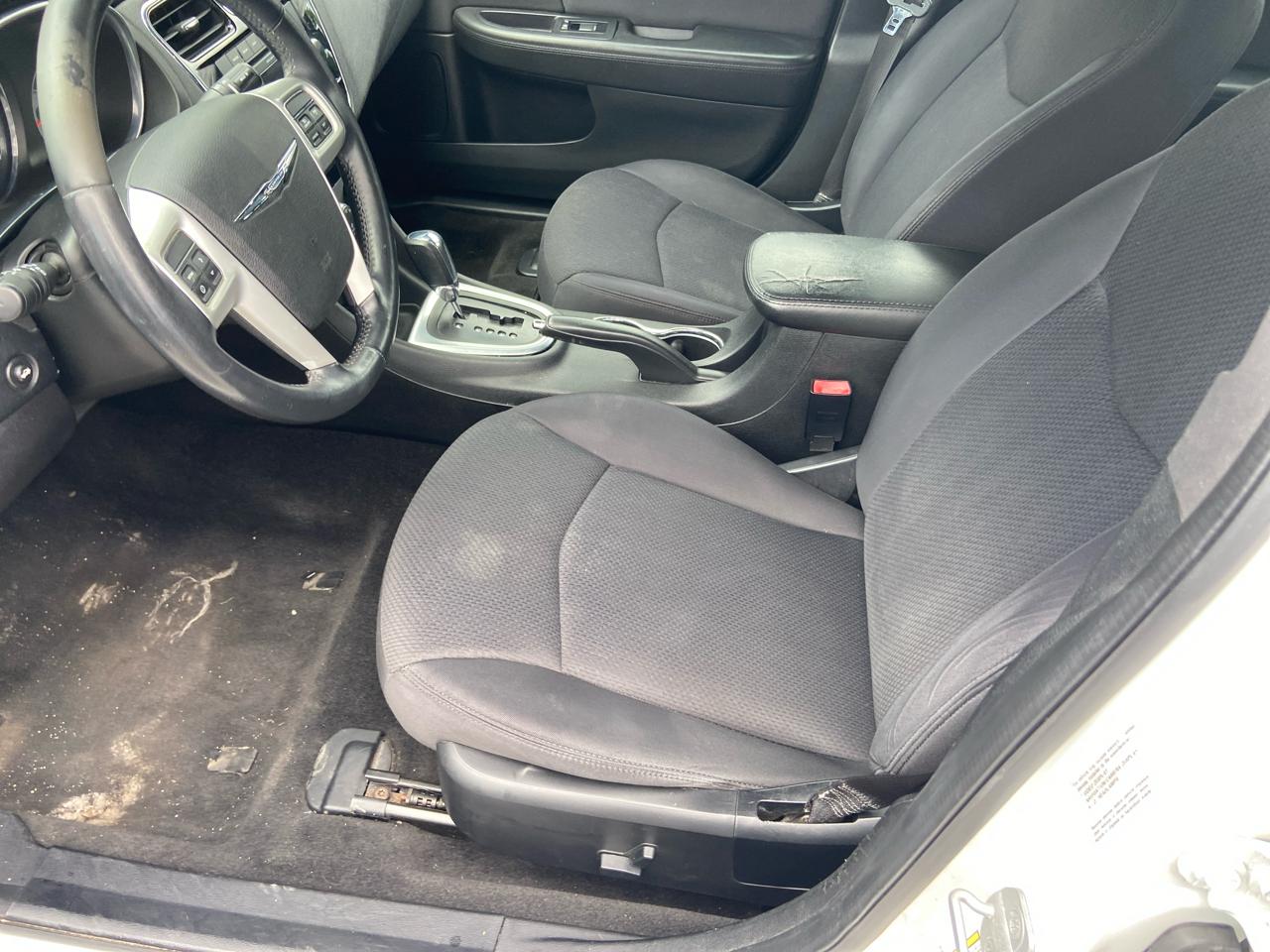 Chrysler 200 Touring 2012