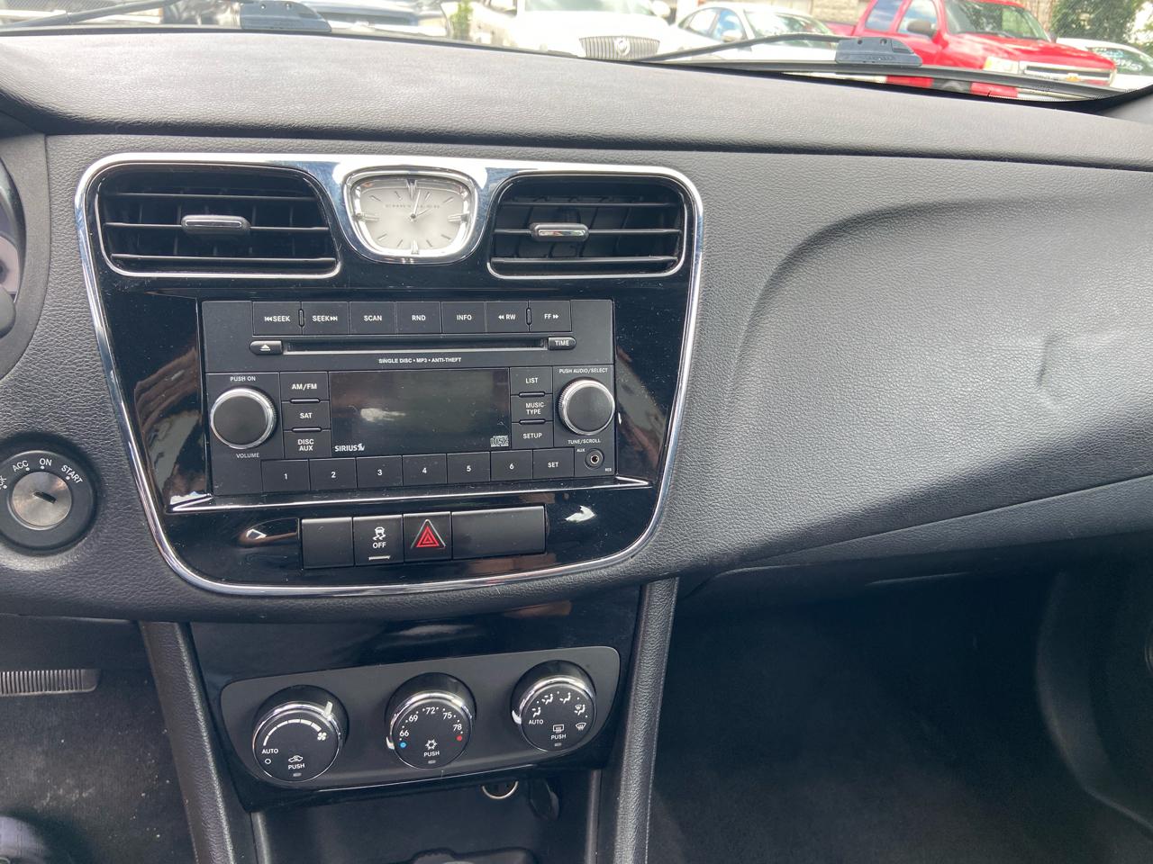 Chrysler 200 Touring 2012