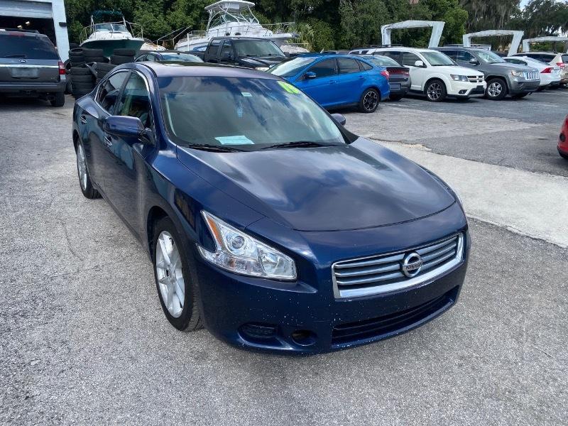 Nissan Maxima S 2013