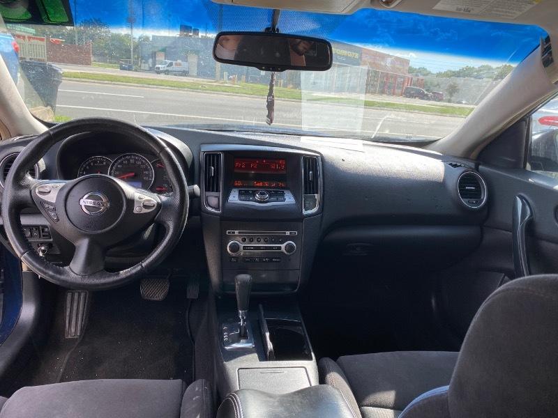 Nissan Maxima S 2013