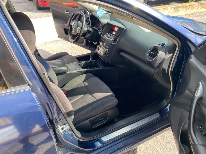Nissan Maxima S 2013