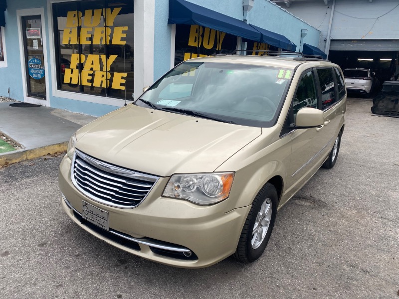 Chrysler Town & Country Touring 2011