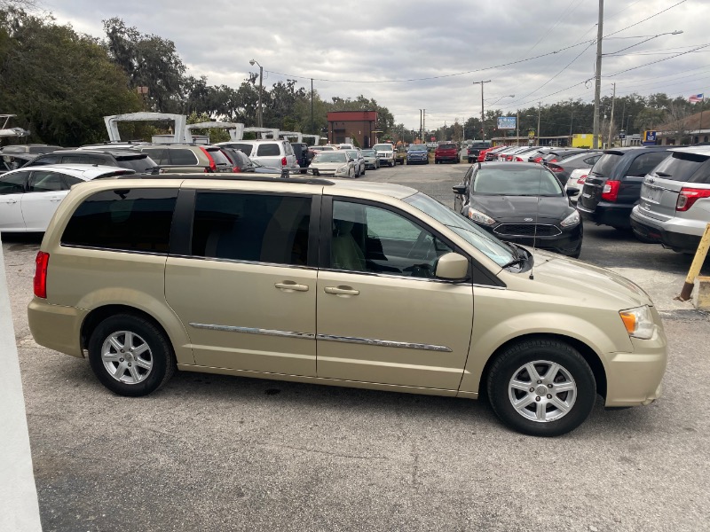 Chrysler Town & Country Touring 2011