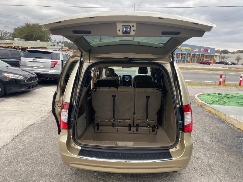 Chrysler Town & Country Touring 2011