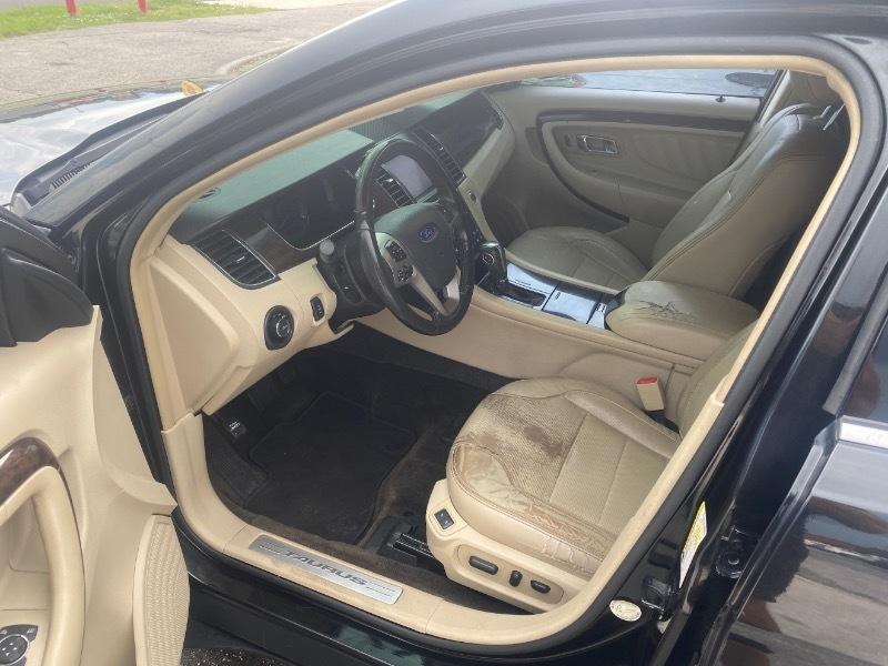 Ford Taurus Limited FWD 2013