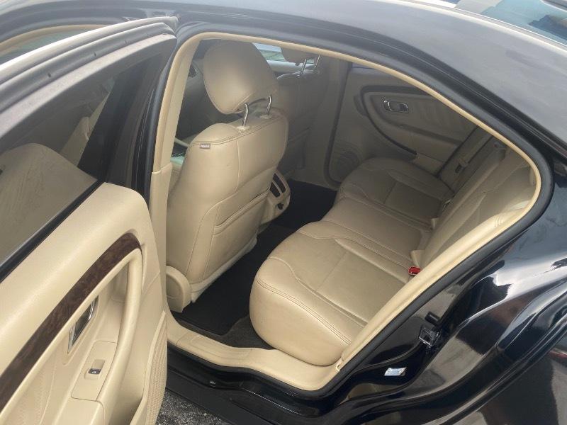 Ford Taurus Limited FWD 2013
