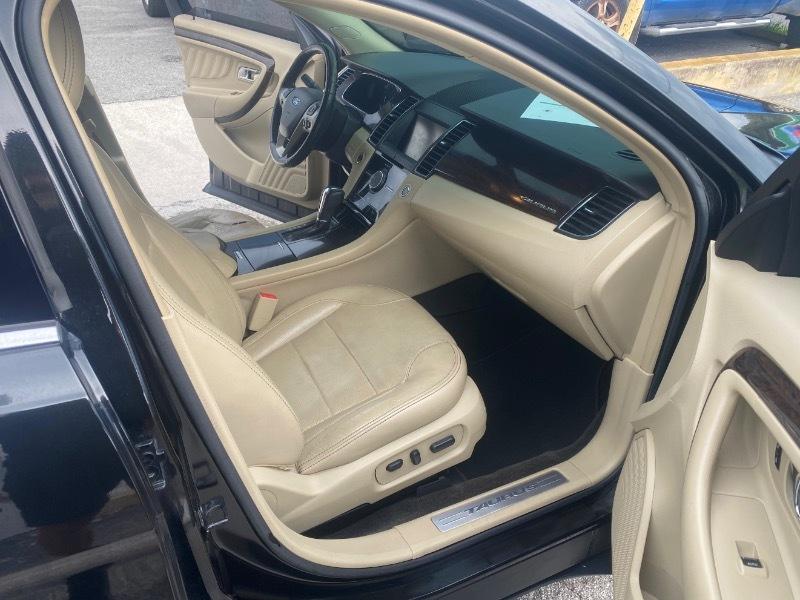Ford Taurus Limited FWD 2013