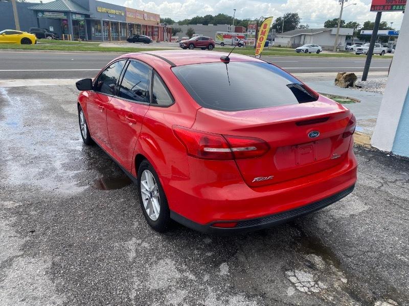 Ford Focus SE Sedan 2016