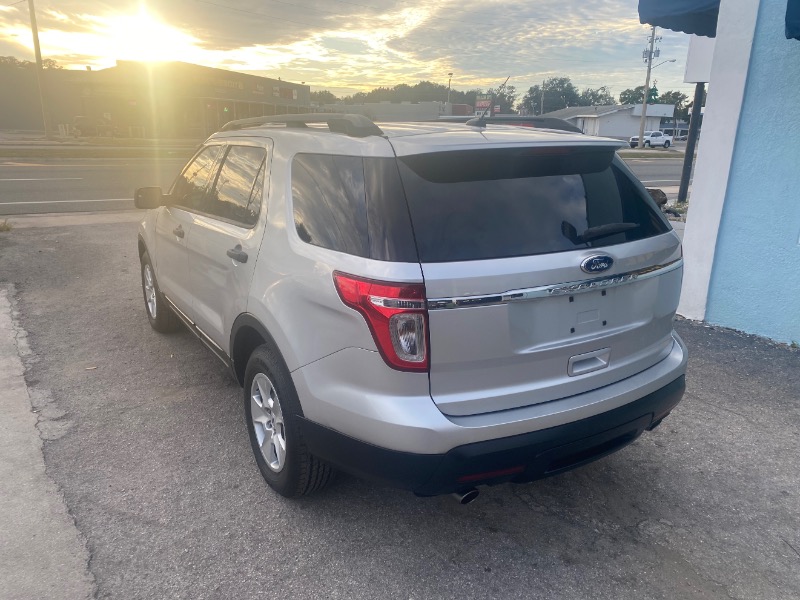 Ford Explorer Base FWD 2012