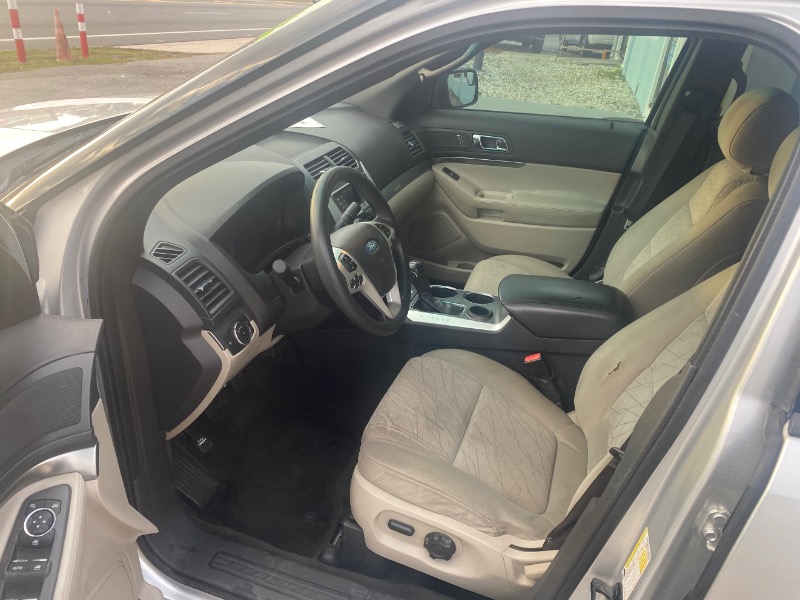 Ford Explorer Base FWD 2012