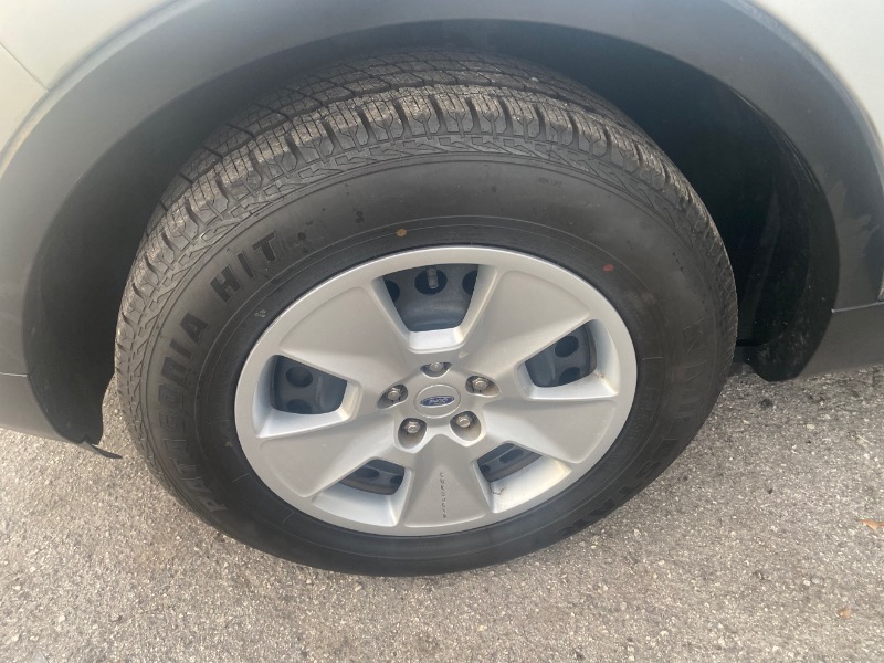 Ford Explorer Base FWD 2012