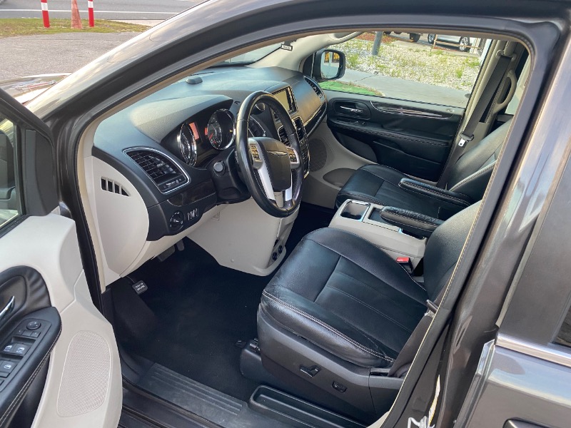 Chrysler Town & Country Touring 2016