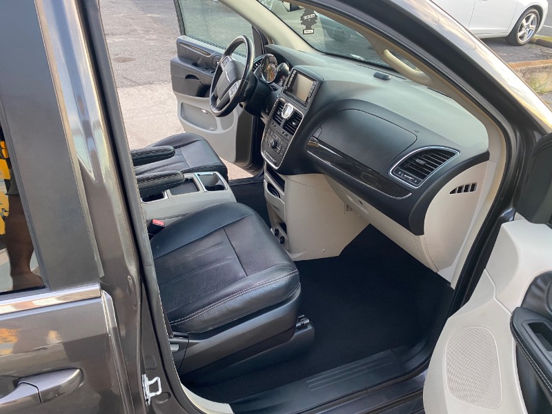 Chrysler Town & Country Touring 2016