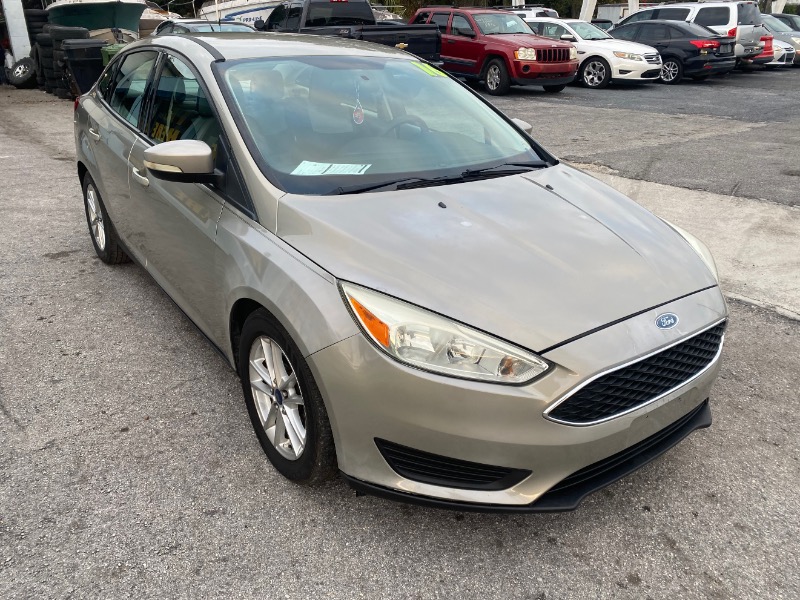 Ford Focus SE Sedan 2016