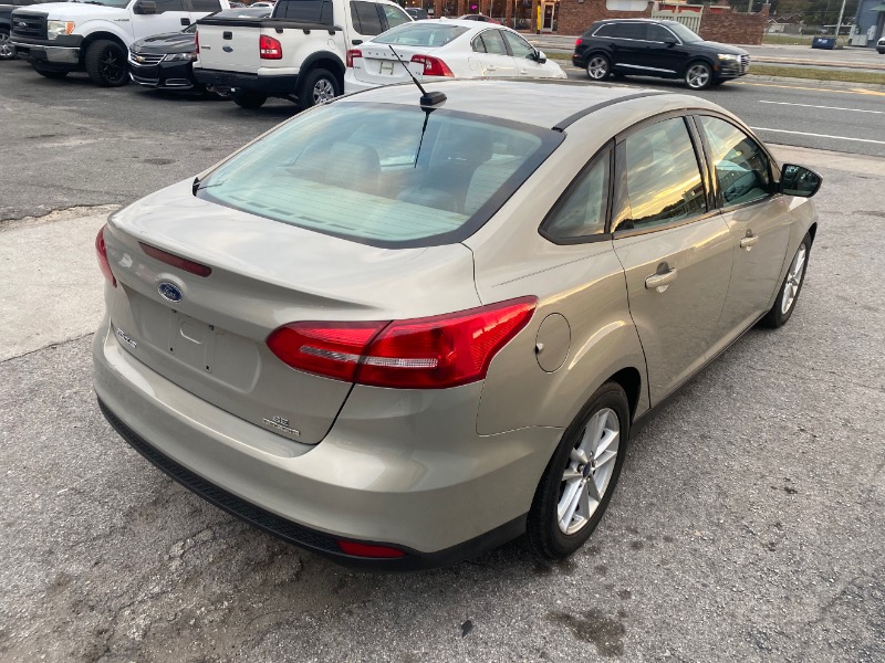 Ford Focus SE Sedan 2016