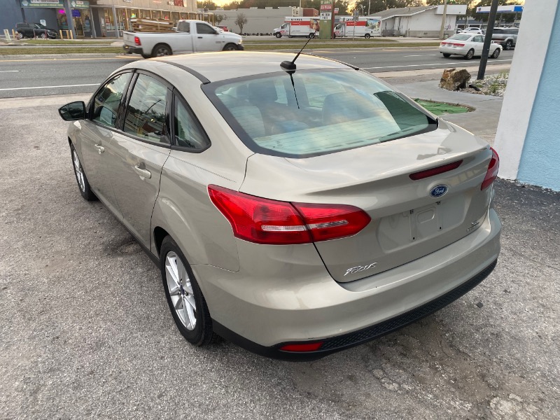 Ford Focus SE Sedan 2016