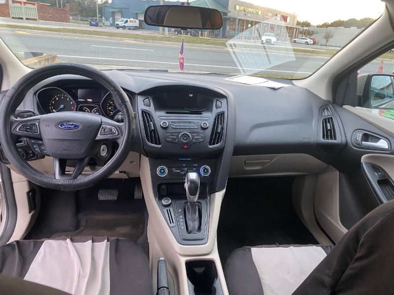 Ford Focus SE Sedan 2016