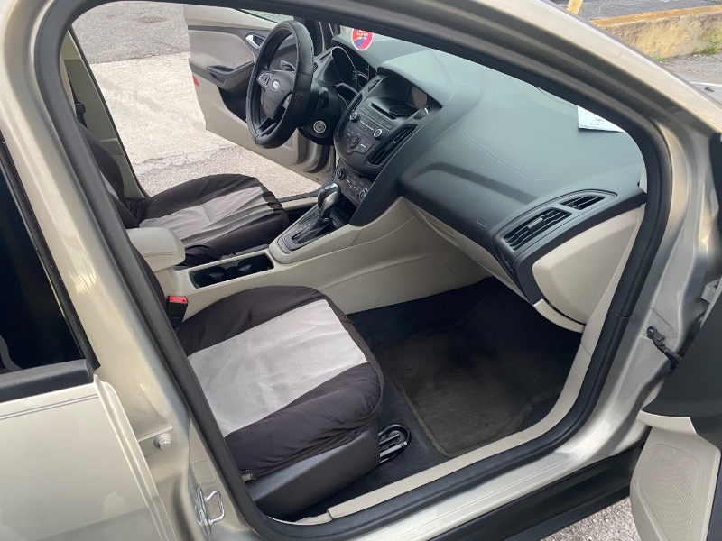 Ford Focus SE Sedan 2016
