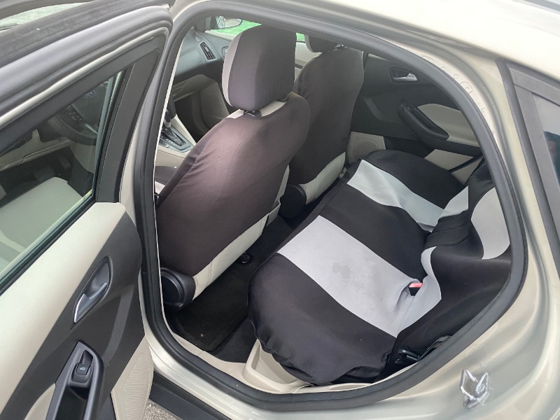 Ford Focus SE Sedan 2016