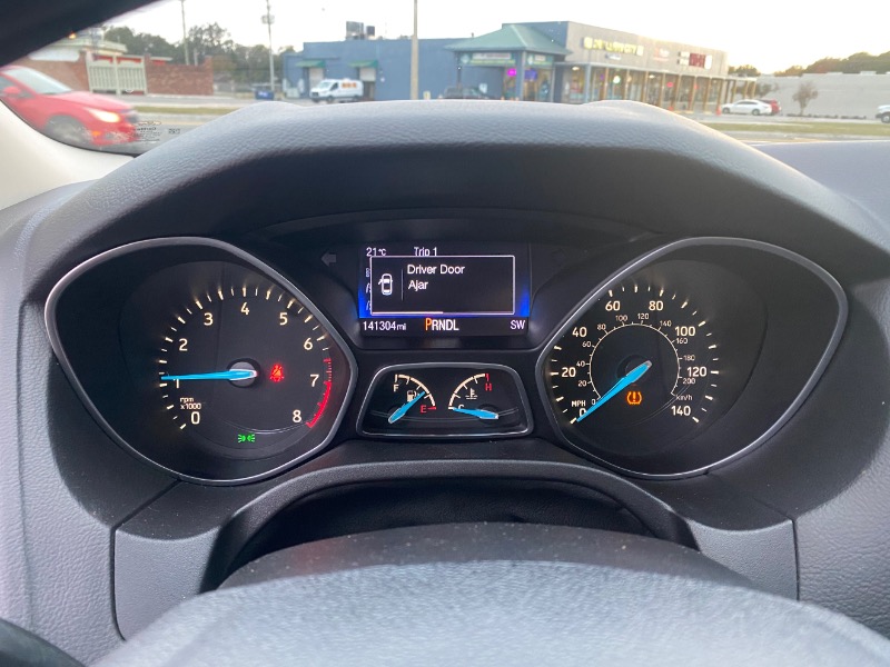 Ford Focus SE Sedan 2016