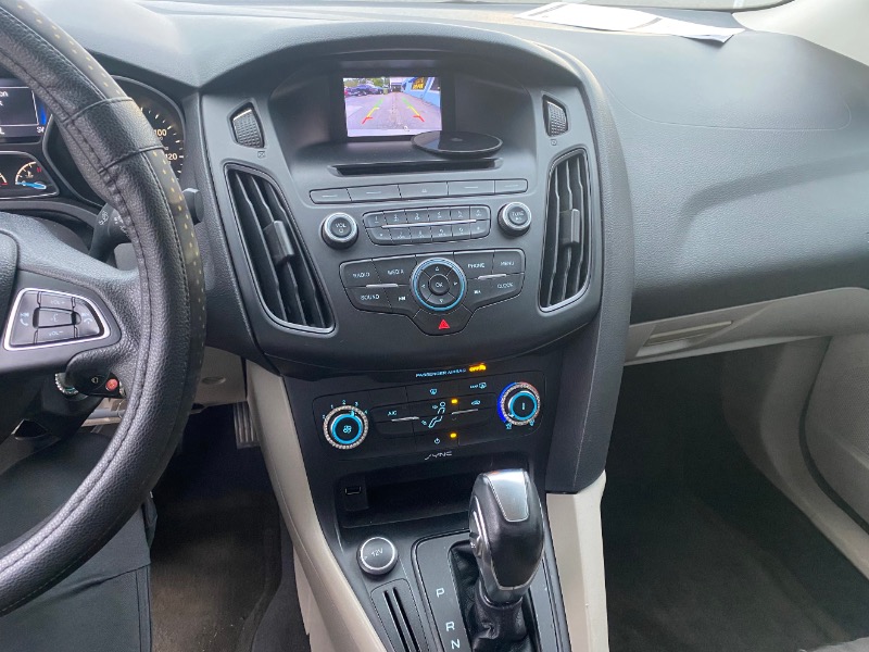 Ford Focus SE Sedan 2016