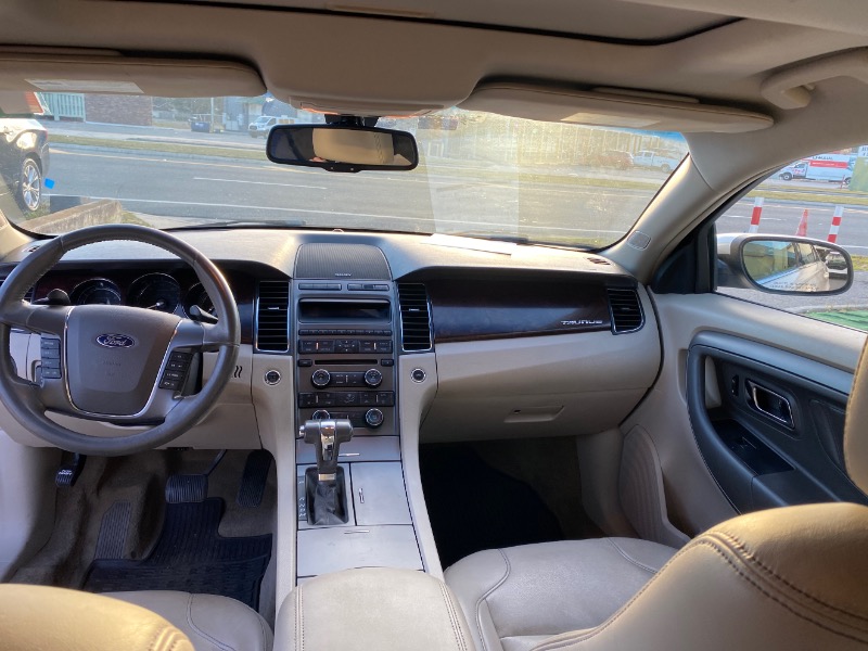 Ford Taurus SEL FWD 2011