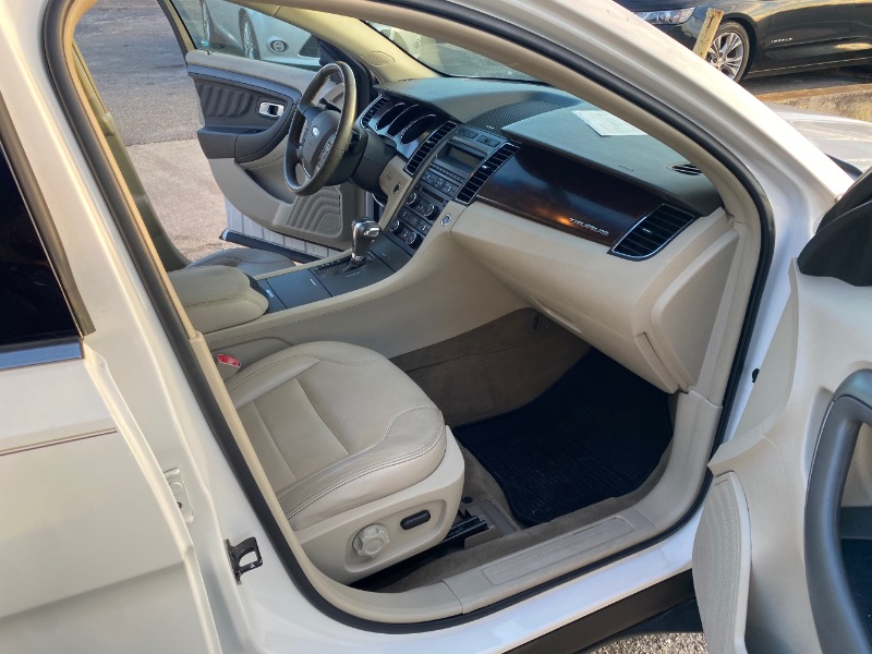 Ford Taurus SEL FWD 2011