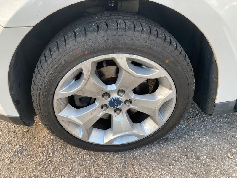 Ford Taurus SEL FWD 2011