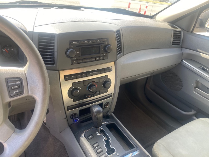 Jeep Grand Cherokee Laredo 2WD 2005