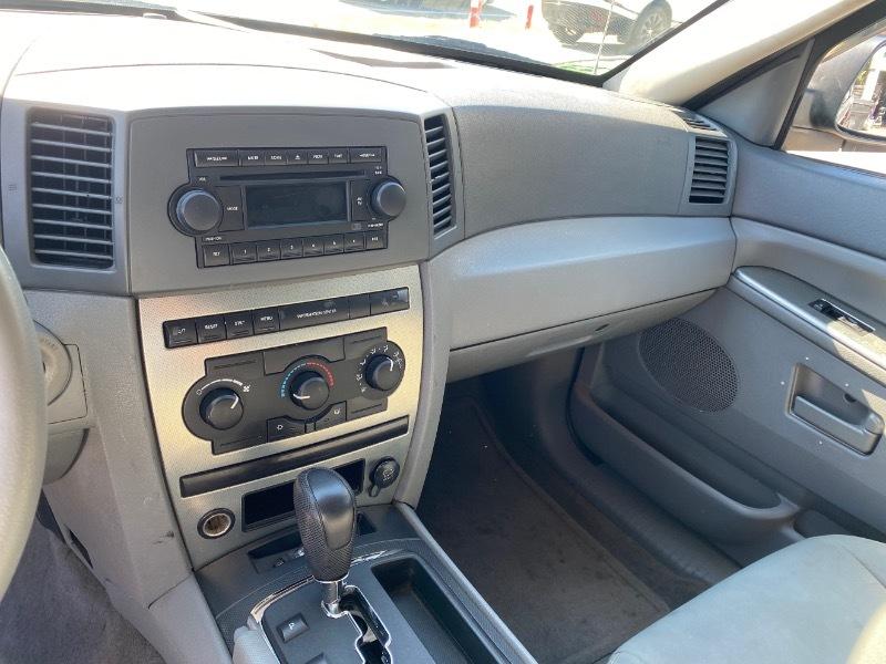 Jeep Grand Cherokee Laredo 2WD 2005